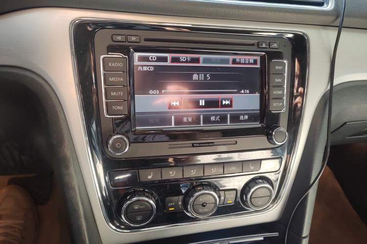 Used Volkswagen Passat 2011 2.0 TSI DSG Ultimate Edition Audio And AC Panel