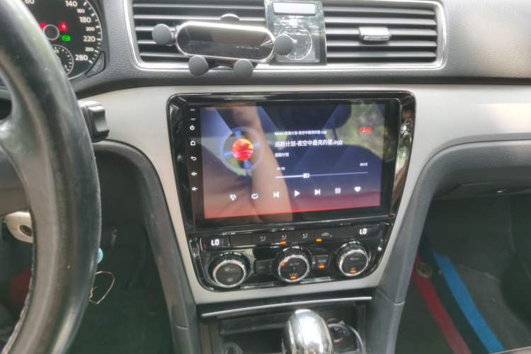 Used Volkswagen Passat 2011 1.8TSI Automatic Prestige Edition Audio And AC Panel