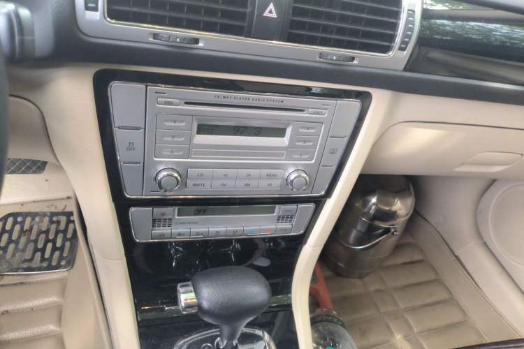 Used Volkswagen Passat 2011 1.8T Automatic Luxury Model Audio And AC Panel