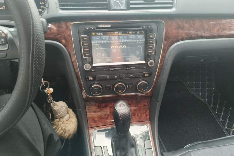 Used Volkswagen Passat 2011 1.8TSI DSG Prestige Edition Audio And AC Panel