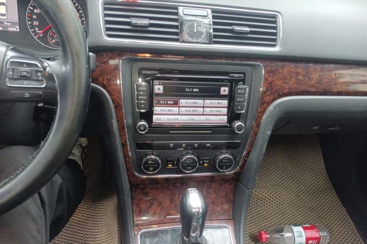 Used Volkswagen Passat 2011 1.8TSI DSG Prestige Edition Audio And AC Panel