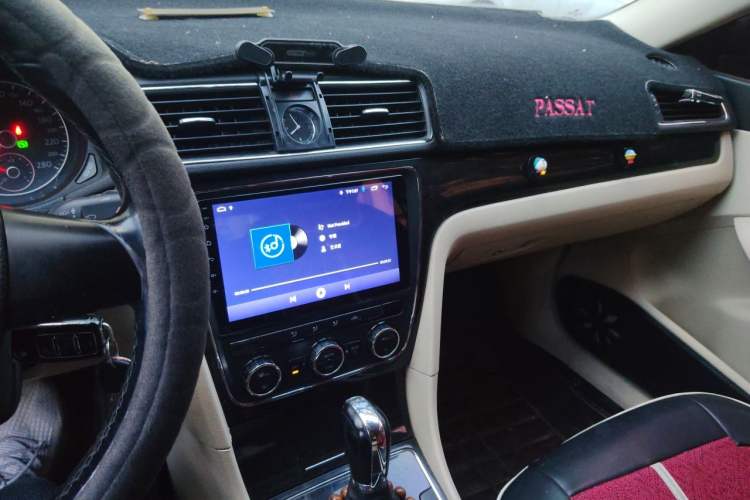 Used Volkswagen Passat 2011 1.8TSI Automatic Prestige Edition Audio And AC Panel