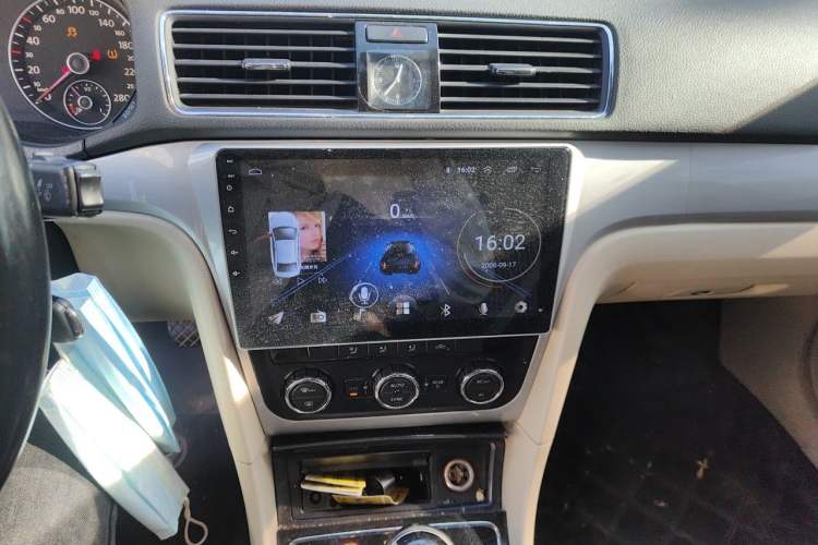 Used Volkswagen Passat 2011 1.4 TSI Manual Luxury Edition Audio And AC Panel