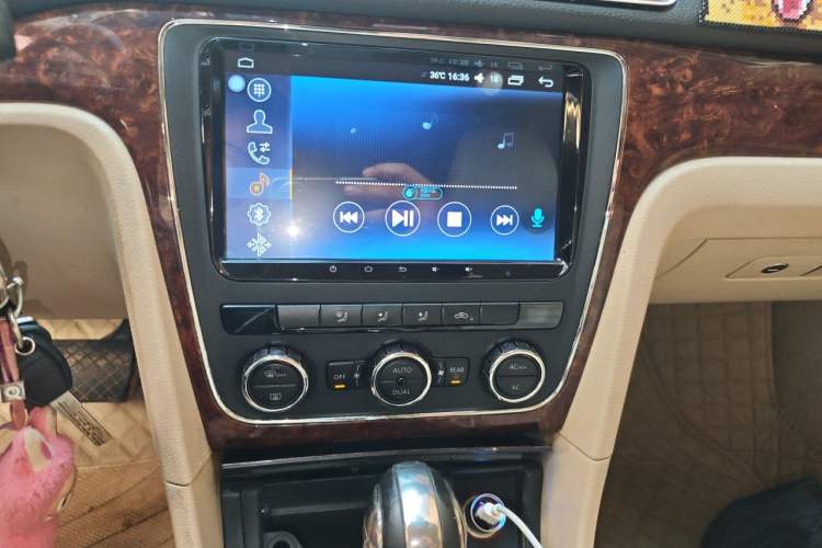 Used Volkswagen Passat 2011 1.8TSI DSG Prestige Edition Audio And AC Panel