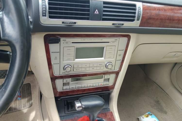 Used Volkswagen Passat 2011 1.8T Automatic Luxury Model Audio And AC Panel