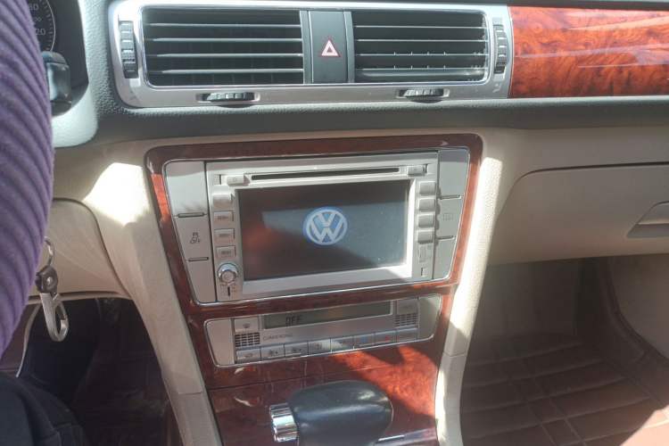 Used Volkswagen Passat 2011 1.8T Automatic Luxury Model Audio And AC Panel