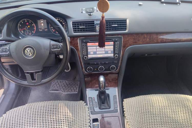 Used Volkswagen Passat 2011 1.8TSI DSG Prestige Edition Audio And AC Panel