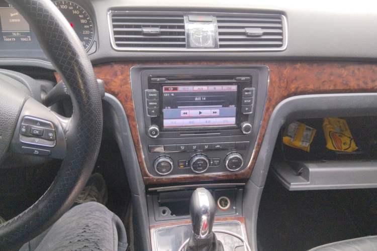 Used Volkswagen Passat 2011 2.0 TSI DSG Premium Edition Audio And AC Panel