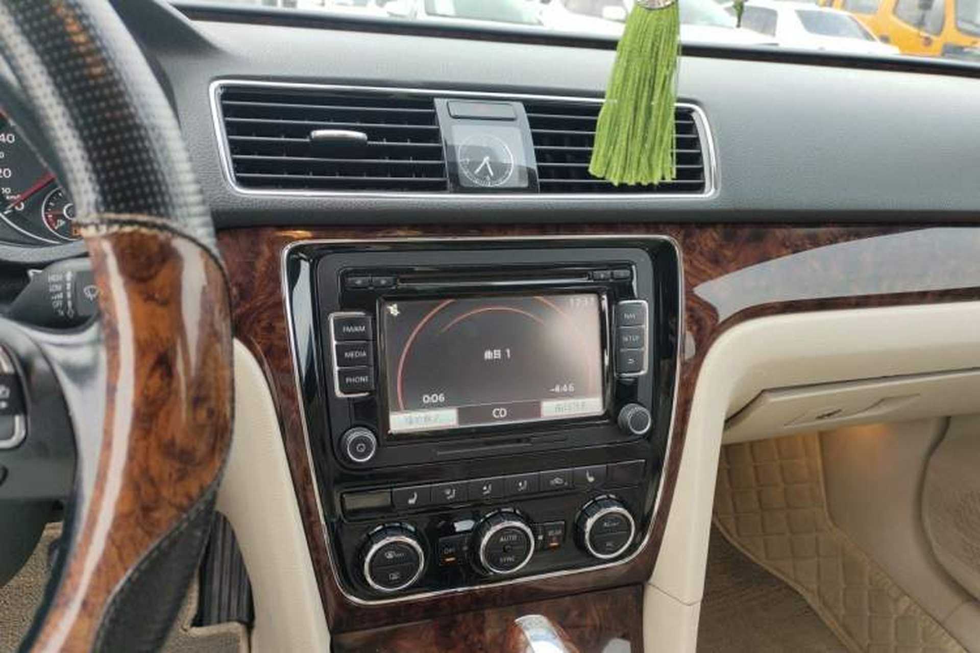 Used Volkswagen Passat 2011 2.0 TSI DSG Ultimate Edition Audio And AC Panel