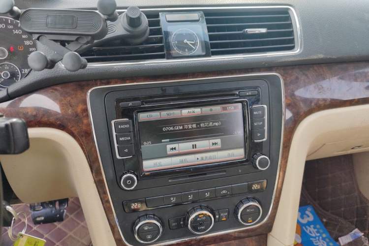 Used Volkswagen Passat 2011 2.0 TSI DSG Premium Edition Audio And AC Panel