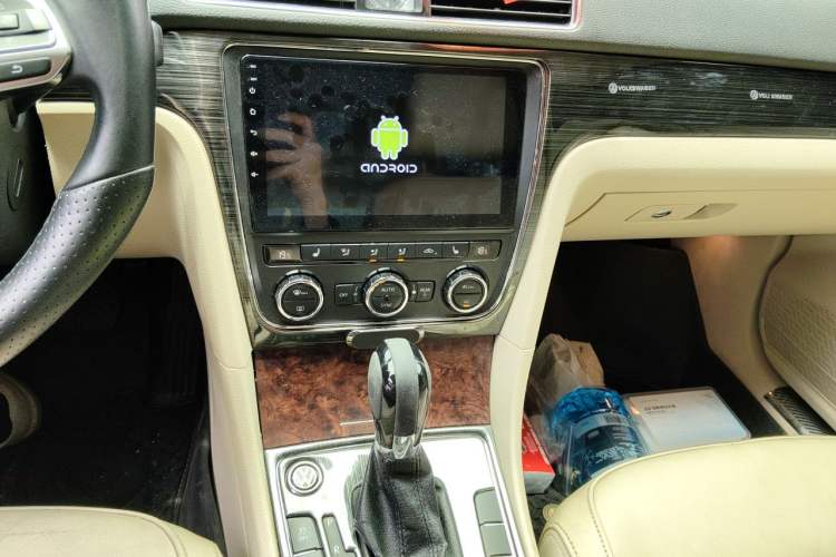 Used Volkswagen Passat 2011 3.0L V6 DSG Flagship Edition Audio And AC Panel