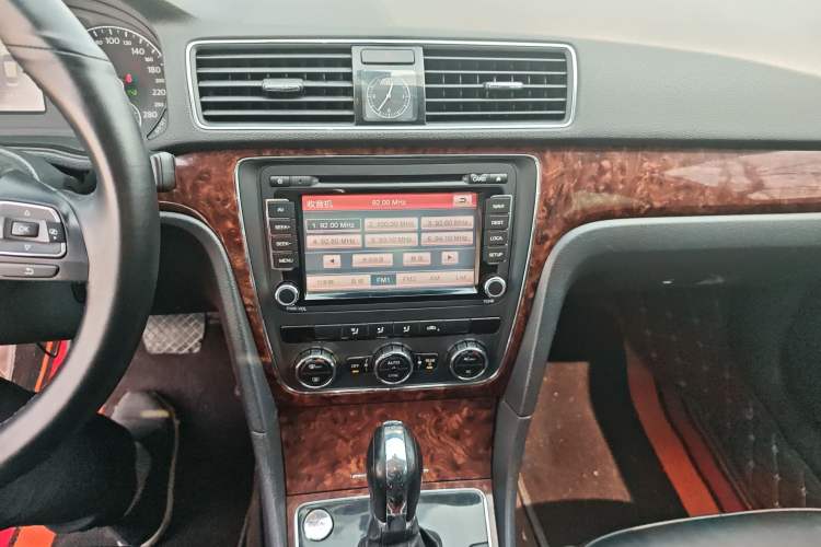 Used Volkswagen Passat 2011 1.8TSI DSG Prestige Edition Audio And AC Panel