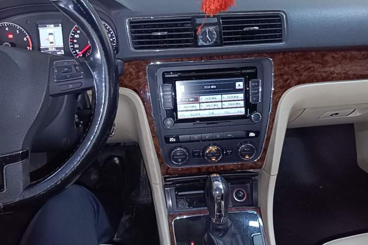 Used Volkswagen Passat 2011 2.0 TSI DSG Premium Edition Audio And AC Panel