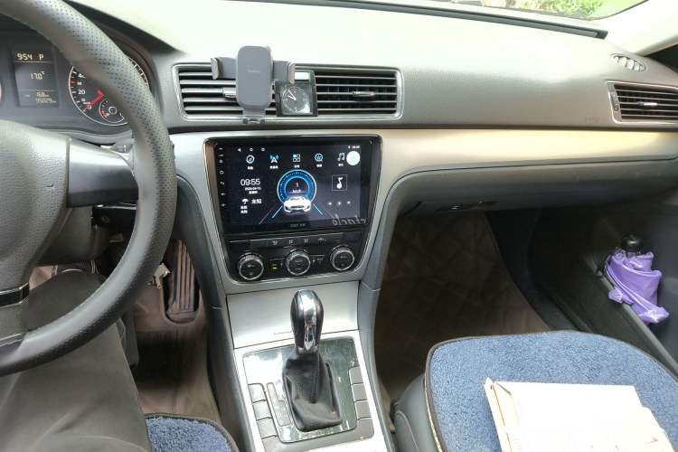Used Volkswagen Passat 2011 1.8TSI Automatic Prestige Edition Audio And AC Panel