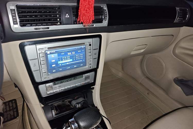 Used Volkswagen Passat 2011 1.8T Automatic Luxury Model Audio And AC Panel