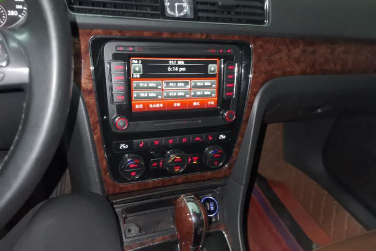 Used Volkswagen Passat 2011 3.0L V6 DSG Flagship Edition Audio And AC Panel