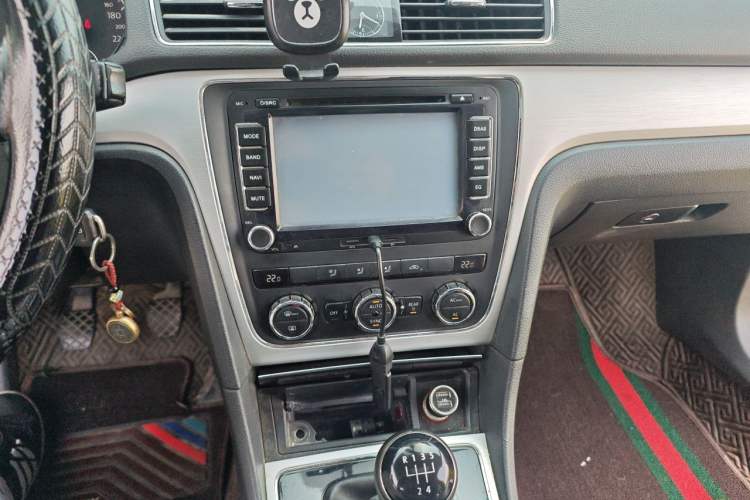 Used Volkswagen Passat 2011 1.4 TSI Manual Luxury Edition Audio And AC Panel
