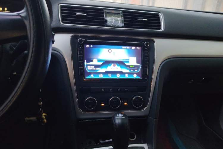 Used Volkswagen Passat 2011 1.8 TSI DSG Prestige Edition Audio And AC Panel