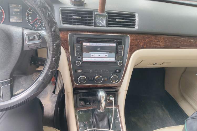 Used Volkswagen Passat 2011 2.0 TSI DSG Premium Edition Audio And AC Panel