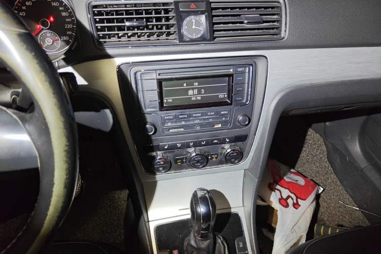 Used Volkswagen Passat 2011 1.8 TSI DSG Prestige Edition Audio And AC Panel