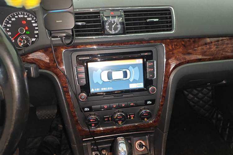 Used Volkswagen Passat 2011 1.8TSI DSG Prestige Edition Audio And AC Panel