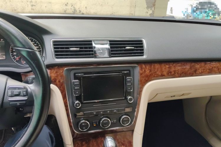 Used Volkswagen Passat 2011 1.8TSI DSG Prestige Edition Audio And AC Panel