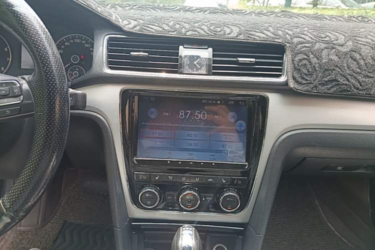 Used Volkswagen Passat 2011 2.0 TSI DSG Ultimate Edition Audio And AC Panel