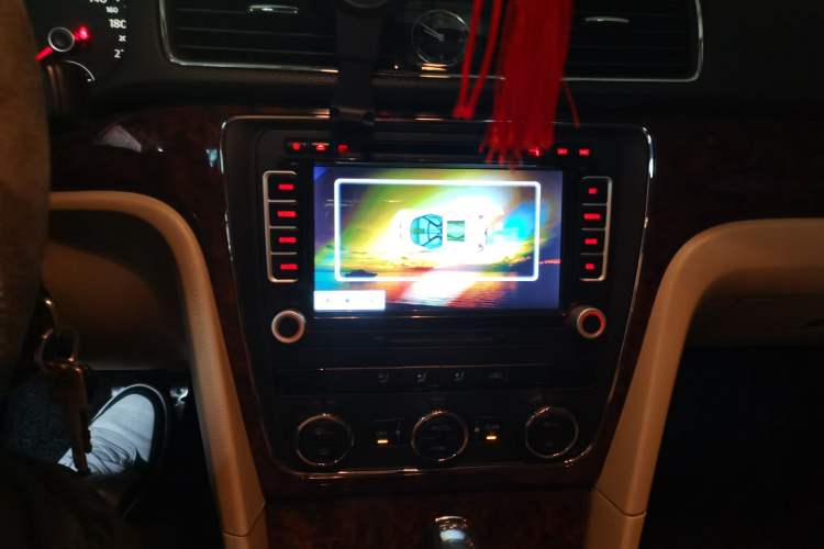 Used Volkswagen Passat 2011 1.8TSI DSG Prestige Edition Audio And AC Panel