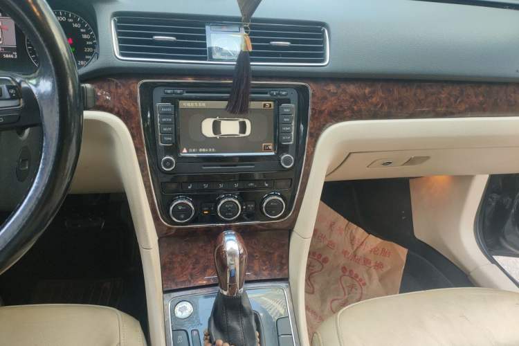 Used Volkswagen Passat 2011 2.0 TSI DSG Ultimate Edition Audio And AC Panel
