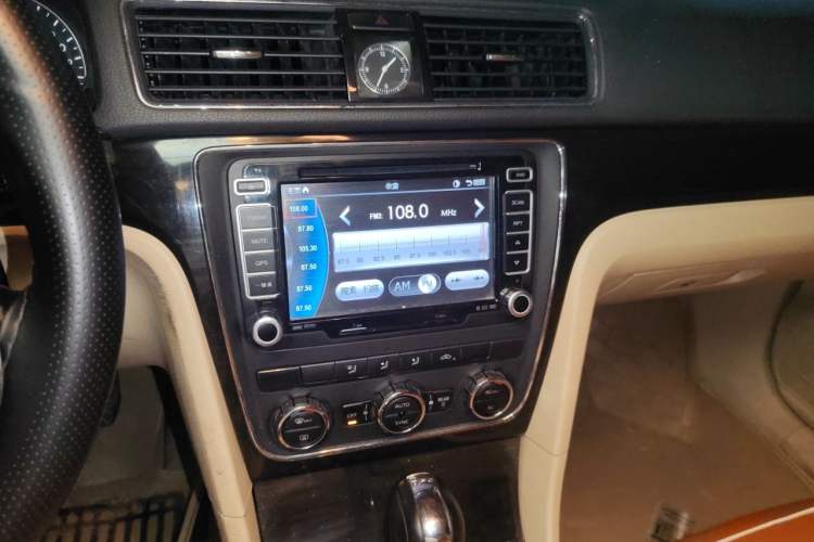 Used Volkswagen Passat 2011 1.8TSI Automatic Prestige Edition Audio And AC Panel