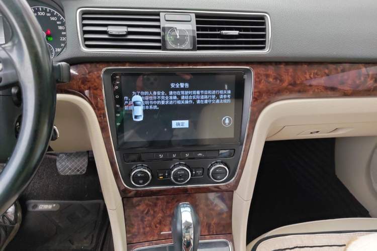 Used Volkswagen Passat 2011 1.8TSI DSG Prestige Edition Audio And AC Panel