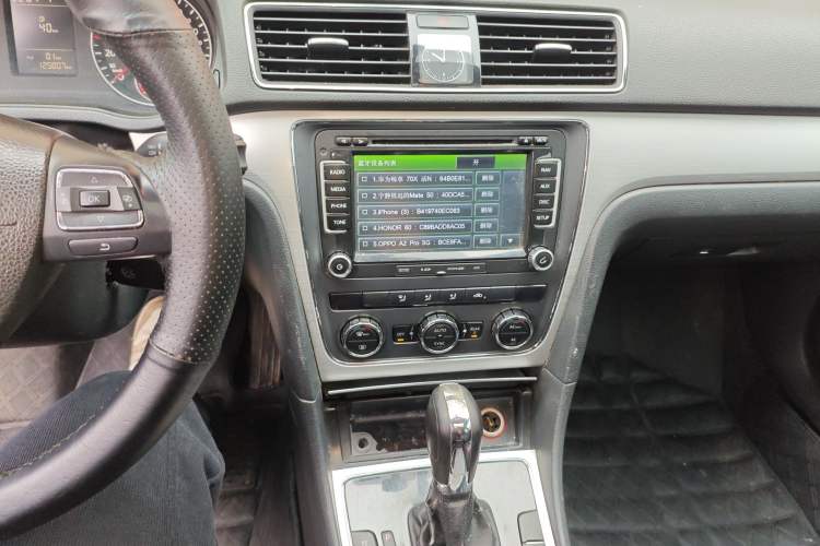 Used Volkswagen Passat 2011 1.8TSI Automatic Prestige Edition Audio And AC Panel