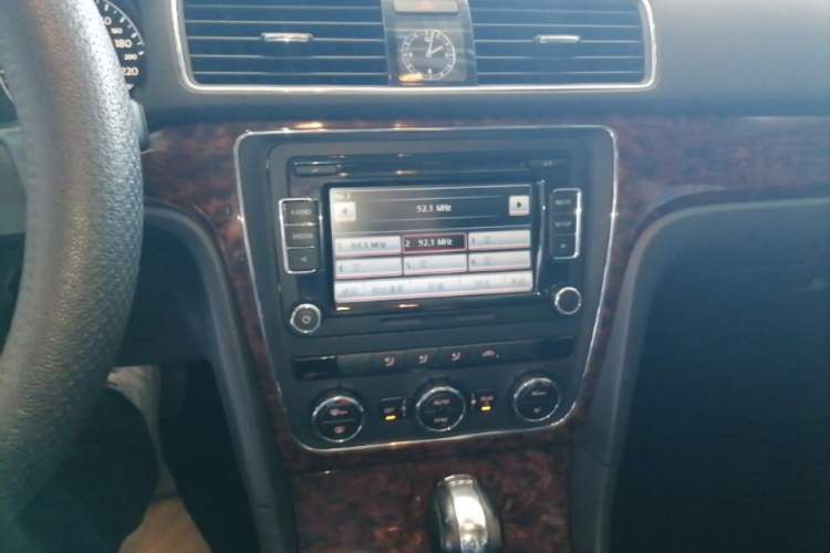 Used Volkswagen Passat 2011 1.8TSI DSG Prestige Edition Audio And AC Panel