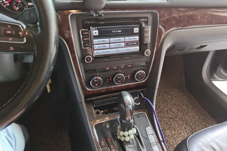 Used Volkswagen Passat 2011 2.0 TSI DSG Premium Edition Audio And AC Panel