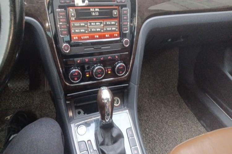 Used Volkswagen Passat 2011 3.0L V6 DSG Flagship Deluxe Edition Audio And AC Panel