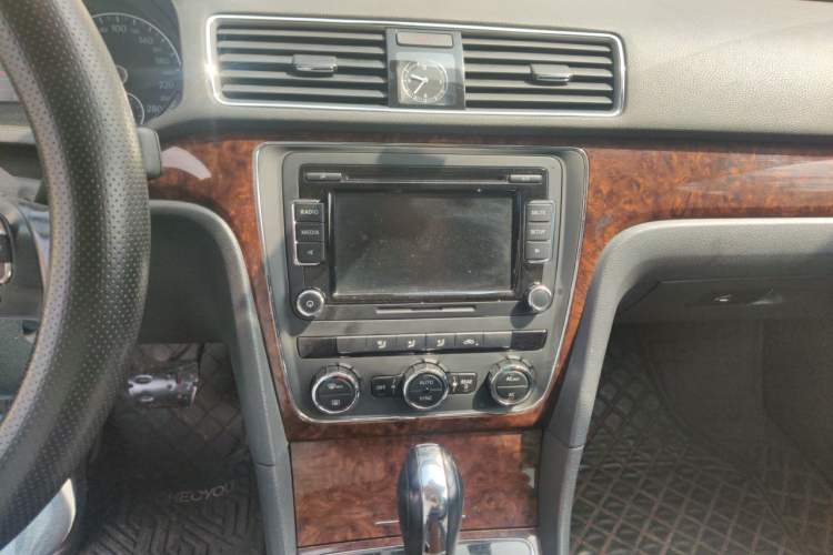 Used Volkswagen Passat 2011 1.8 TSI DSG Prestige Edition Audio And AC Panel