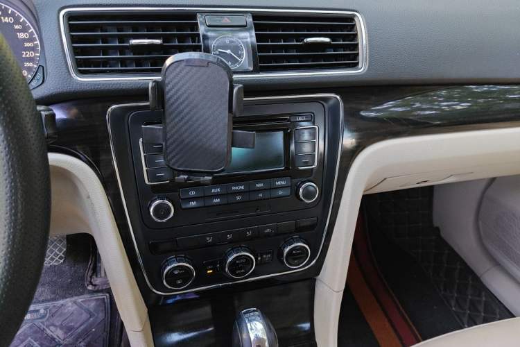 Used Volkswagen Passat 2011 1.8 TSI DSG Prestige Edition Audio And AC Panel