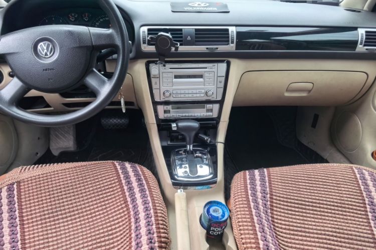 Used Volkswagen Passat 2011 1.8T Automatic Luxury Model Audio And AC Panel