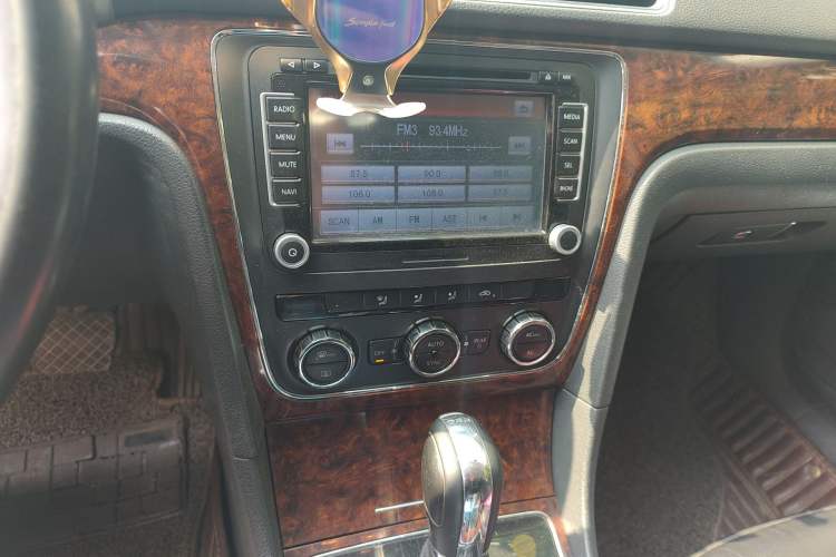 Used Volkswagen Passat 2011 1.8 TSI DSG Ultimate Edition Audio And AC Panel