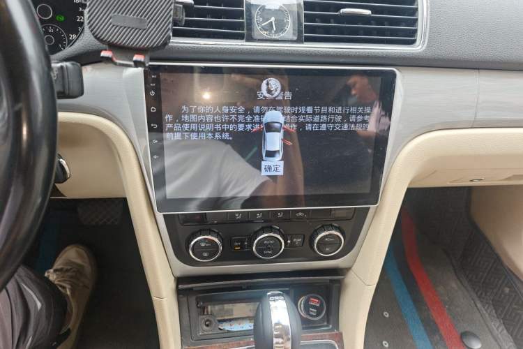 Used Volkswagen Passat 2011 1.8TSI DSG Prestige Edition Audio And AC Panel