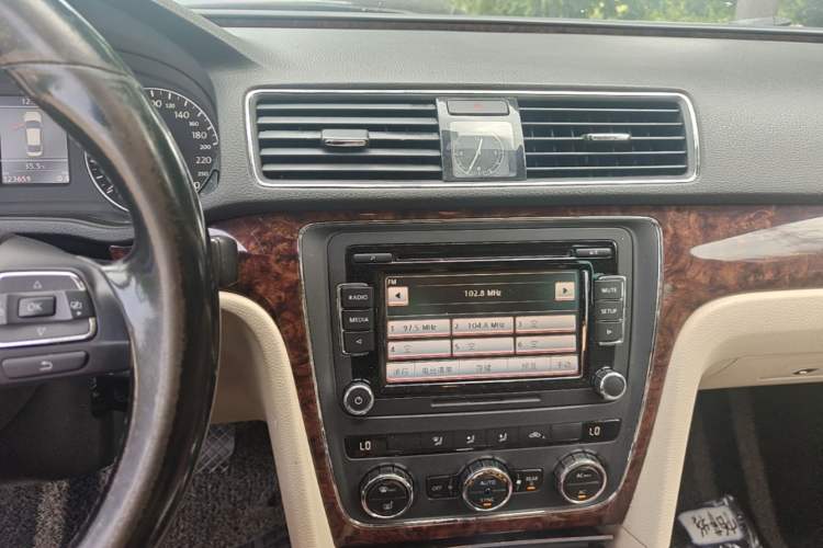 Used Volkswagen Passat 2011 2.0 TSI DSG Premium Edition Audio And AC Panel