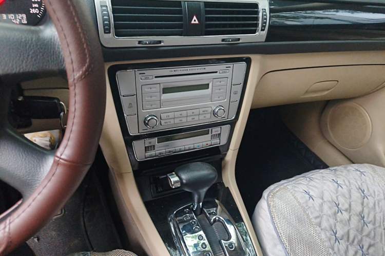 Used Volkswagen Passat 2011 1.8T Automatic Luxury Model Audio And AC Panel