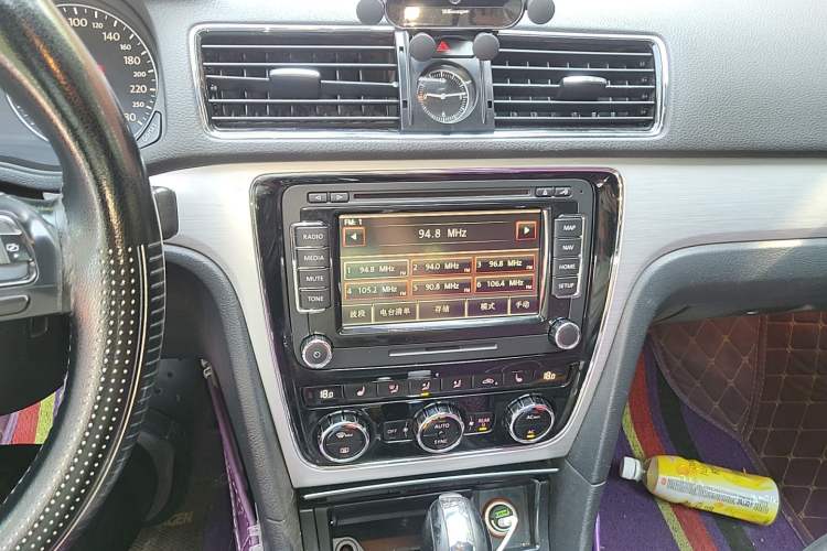 Used Volkswagen Passat 2011 2.0 TSI DSG Ultimate Edition Audio And AC Panel