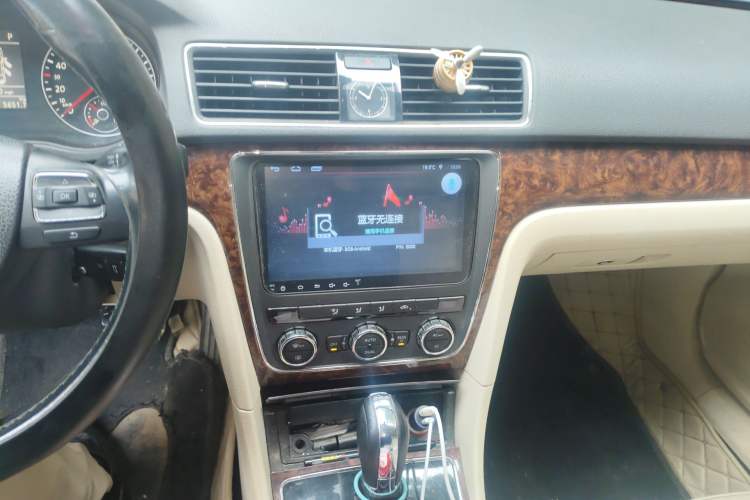 Used Volkswagen Passat 2011 1.8TSI DSG Prestige Edition Audio And AC Panel