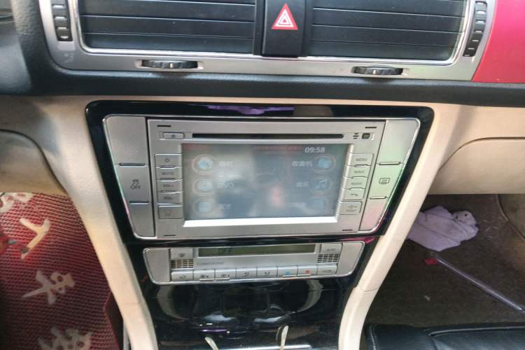 Used Volkswagen Passat 2011 1.8T Manual Luxury Model Audio And AC Panel