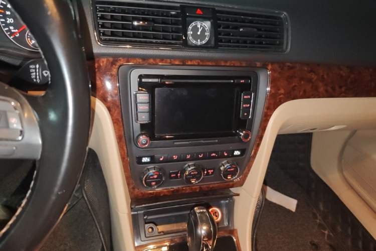 Used Volkswagen Passat 2011 2.0 TSI DSG Ultimate Edition Audio And AC Panel