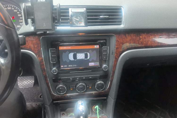 Used Volkswagen Passat 2011 1.8TSI DSG Prestige Edition Audio And AC Panel