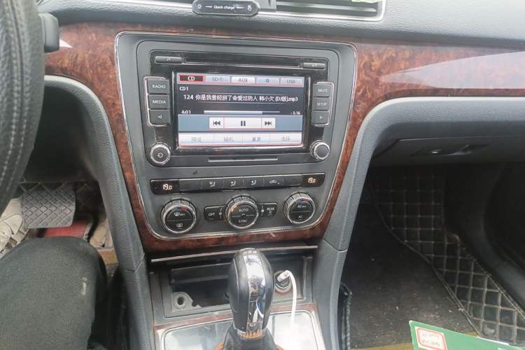 Used Volkswagen Passat 2011 1.8TSI DSG Prestige Edition Audio And AC Panel