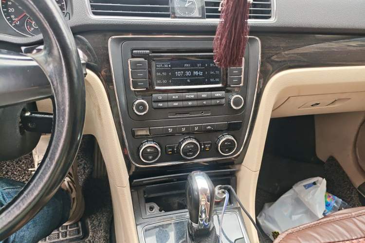 Used Volkswagen Passat 2011 1.4 TSI DSG Prestige Edition Audio And AC Panel