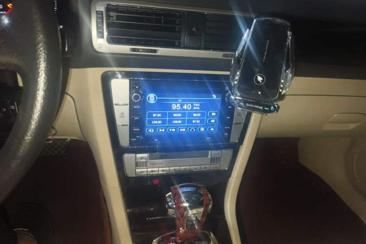 Used Volkswagen Passat 2011 1.8T Automatic Luxury Model Audio And AC Panel